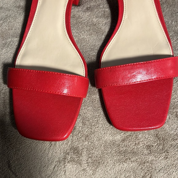 NEW Vince Camuto Red sandals, size 9W. Never worn. Low heel appx. 1 1/2 inches - Picture 7 of 8